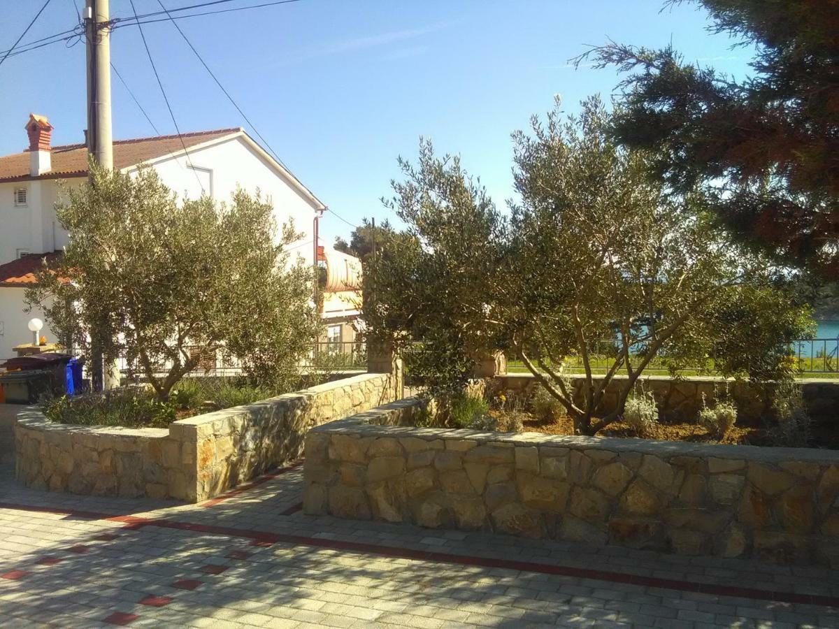 Apartments Palit Rab Town Zewnętrze zdjęcie