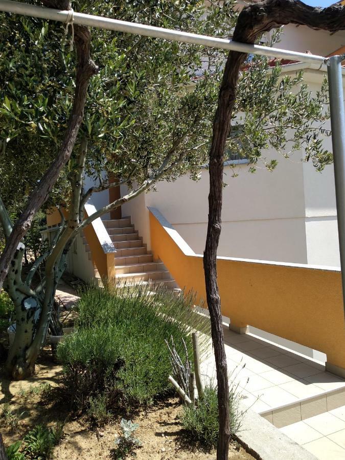 Apartments Palit Rab Town Zewnętrze zdjęcie